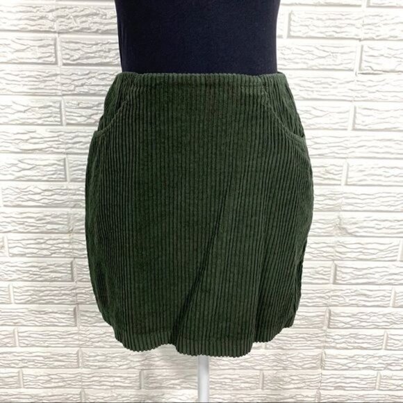 Stefano Basics Hunter Green Corduroy Mini Skirt Size 8 - Picture 2 of 6